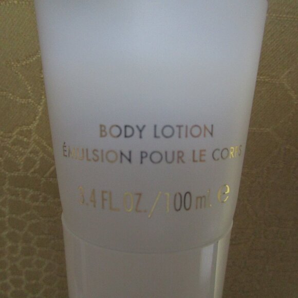 OSCAR DE LA RENTA Bella Essence Body Lotion Factory Sealed 3.4 oz/100ml NEW - Picture 4 of 10